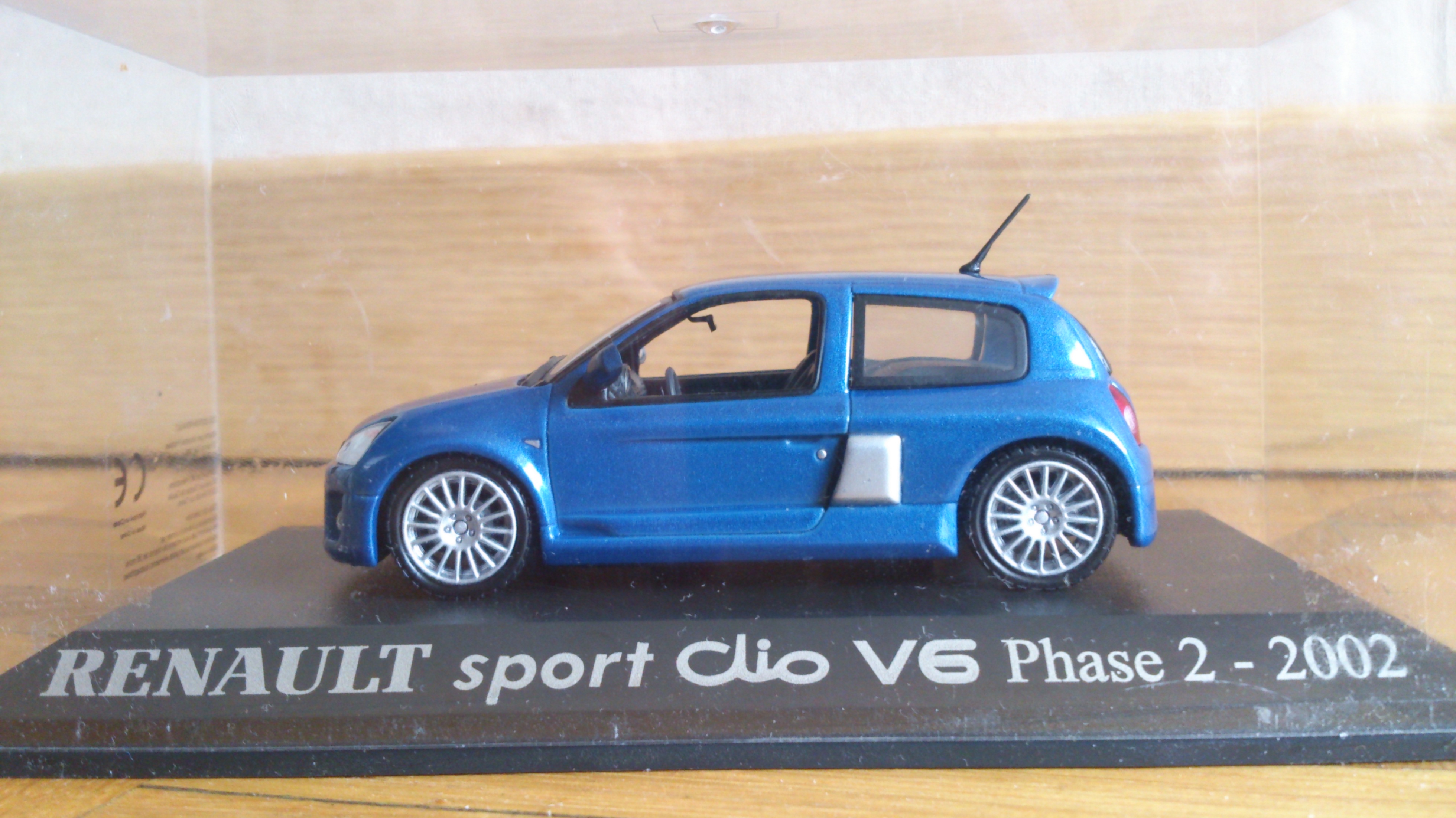 renault-clio-sport-v6